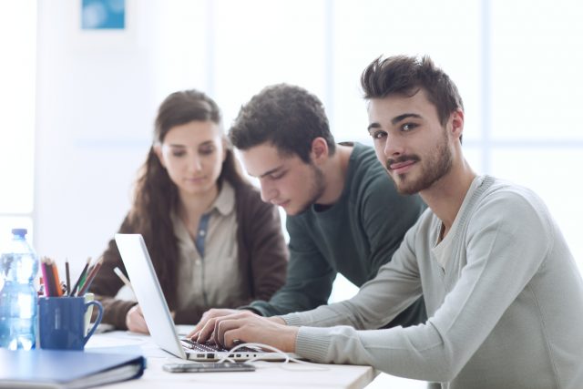 Comment trouver des bons plans pour étudiants à Paris ?